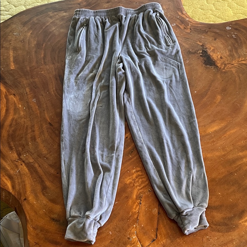 SKIMS Women's Soft Gray Joggers